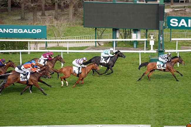 Photo d'arrivée de la course pmu PRIX DE LA GLORIETTE à SAINT CLOUD le Dimanche 16 mars 2025