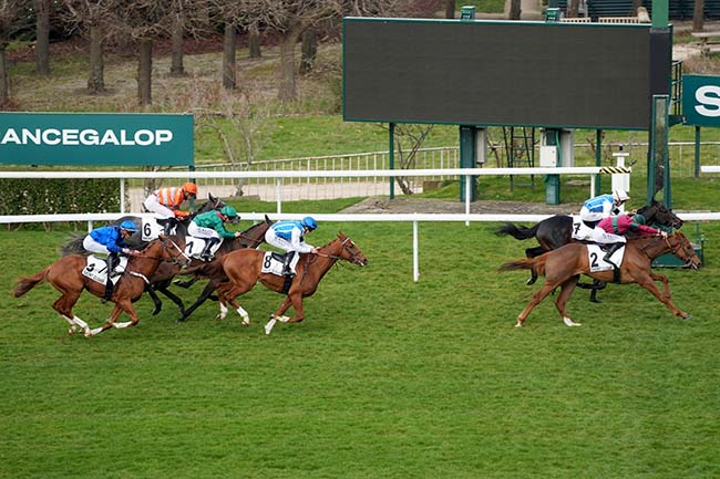 Photo d'arrivée de la course pmu PRIX FRANCOIS MATHET à SAINT CLOUD le Dimanche 16 mars 2025