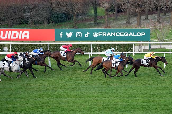 Photo d'arrivée de la course pmu PRIX TARENTELLE à SAINT CLOUD le Dimanche 16 mars 2025