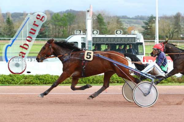 La photo de Chapella Phedo Quinté+ Pmu Prix des Saponaires 2019 à Cabourg