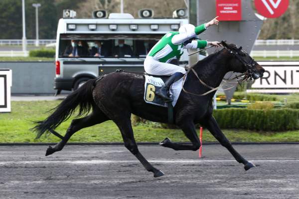 La photo de Bolero Gar ARRIVEE PRIX AGRIFOURNITURES.FR - PRIX LEON TACQUET - CE - G3 - HIPPODROME DE VINCENNES 26/12/2021