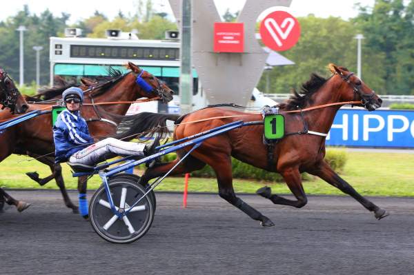 La photo de Ibra Meslois Arrivée Pmu Prix de Montélimar 2021 à Vincennes