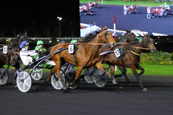 La photo de Irina D'atout Arrivée Quinté+ PMU Prix Ostara à Vincennes