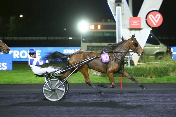 La photo de Grace Du Digeon Arrivée Quinté+ PMU Prix Guy Lux et Léon Zitrone à Vincennes