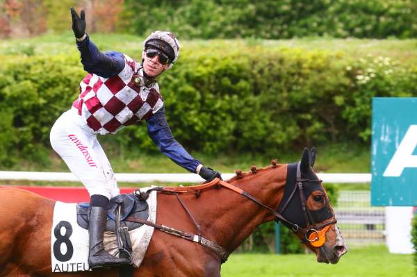 La photo de Marechal Desjy Arrivée Quinté+ PMU Prix Karcimont 2023 à Auteuil