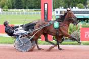 La photo de Jouvence D'avril Arrivée PMU Prix de La Plaine Monceau à Enghien 