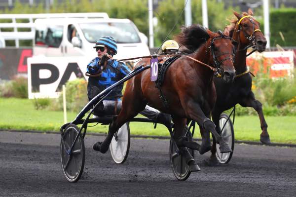 La photo de Idao De Tillard Arrivée PMU Prix Jockey - Critérium 5 Ans Q2 à Vincennes