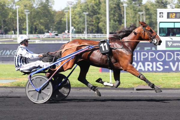 La photo de Katinka Du Mouchel Arrivée PMU Prix Emile Wendling à Vincennes