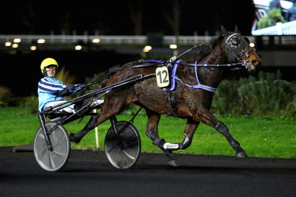 La photo de Flambeur Du Digeon arrivée pmu Prix Electra à Vincennes