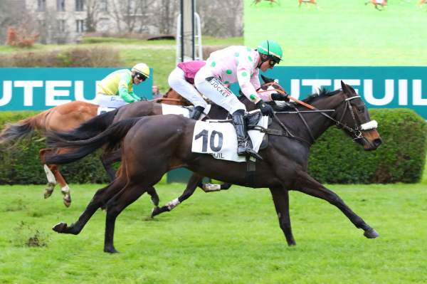 La photo de Haddexa Des Obeaux Arrivée Quinté+ PMU Prix Pont d'Iéna à Auteuil