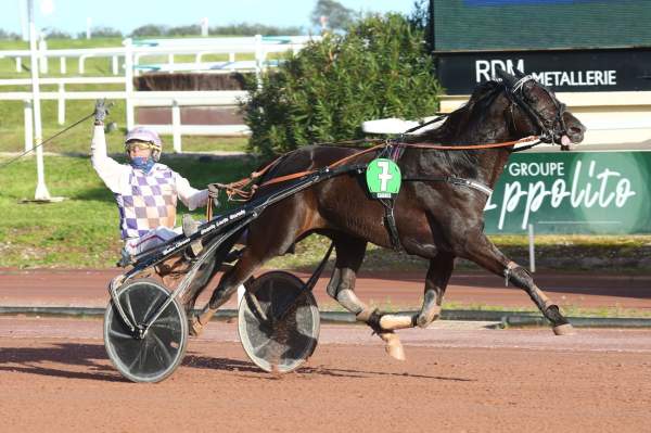 La photo de King Of Cash Arrivée PMU Prix de Cabourg à Cagnes-sur-Mer