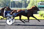 La photo de Kiss Me De Navary arrivée pmu Prix Mimas à Vincennes