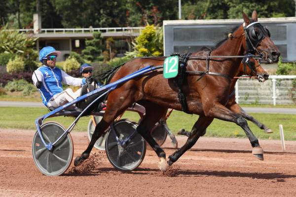 La photo de Gaspar D'angis Arrivée PMU Pick5 Prix de la Manche à Enghien