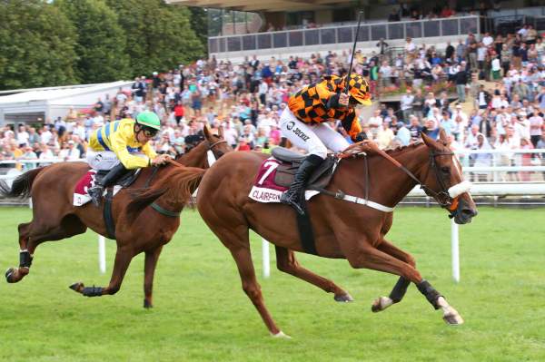 La photo de Harmonie D'ainay Arrivée Quinté+ PMU Grand Steeple-Chase de la Ville de Deauville à Clairefontaine-Deauville