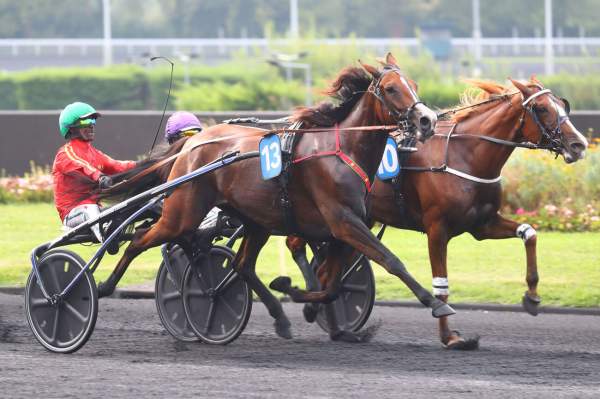 La photo de Kana De Beylev Arrivée Pmu Prix G. de Wazières - Critérium des 4 ans Q3 à Vincennes