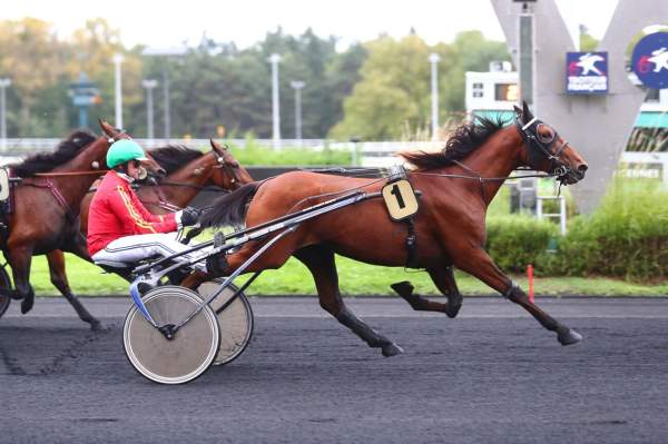 La photo de Misty Green arrivée pmu Prix Hekate à Paris-Vincennes