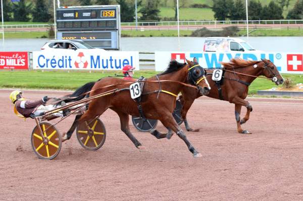 La photo de Greco Bello Arrivée Quinté+ Pmu Grand Prix du Conseil Départemental de la Mayenne à Laval