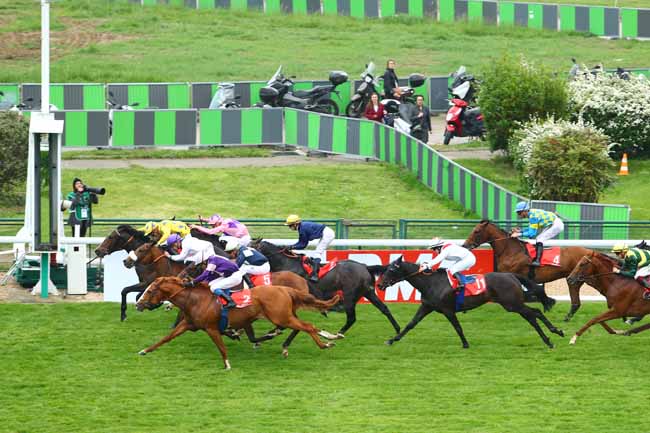 Photo d'arrivée de la course pmu PRIX RMC à LONGCHAMP le Dimanche 29 avril 2018