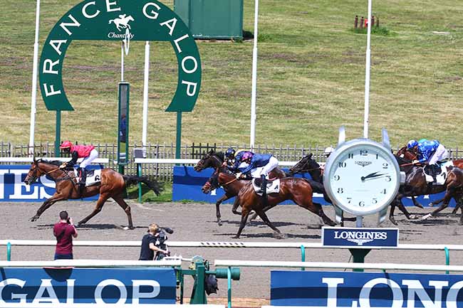 Photo d'arrivée de la course pmu PRIX DE L'HOTEL QUINQUEMPOIX à CHANTILLY le Lundi 16 mai 2022
