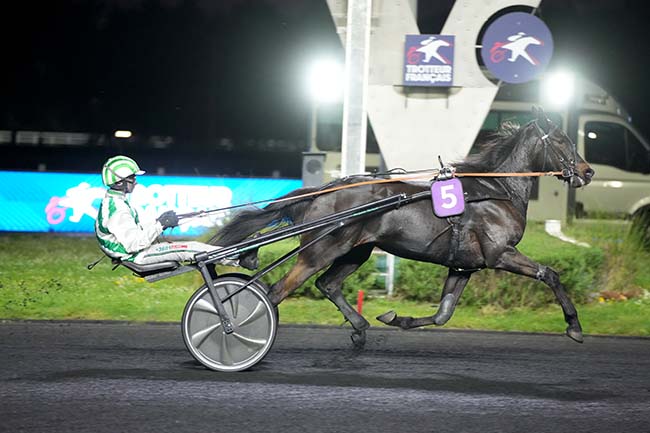Photo d'arrivée de la course pmu PRIX ARACHNE à PARIS-VINCENNES le Vendredi 2 mai 2025