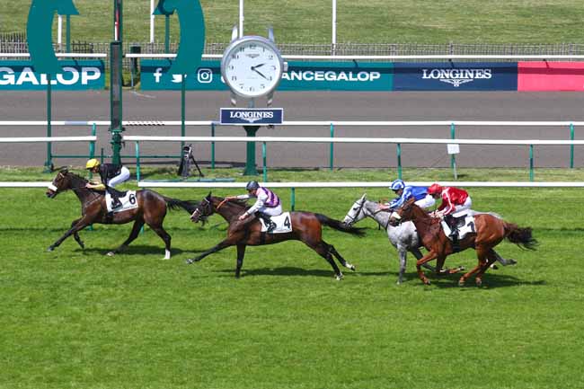 Photo d'arrivée de la course pmu PRIX HENRI SAMANI à CHANTILLY le Vendredi 2 mai 2025