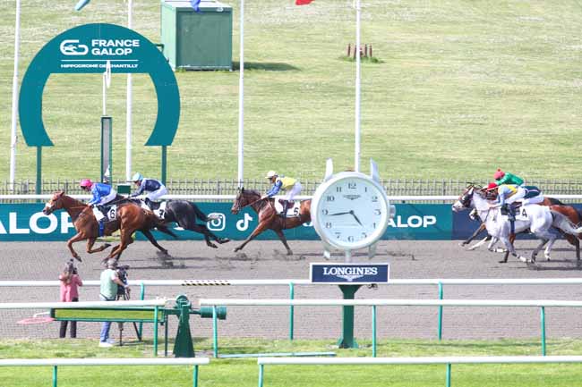 Photo d'arrivée de la course pmu PRIX DE BOREST à CHANTILLY le Vendredi 2 mai 2025