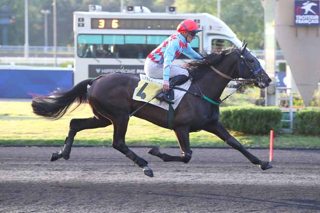 Photo d'arrivée de la course pmu PRIX FLORA à PARIS-VINCENNES le Mardi 6 mai 2025